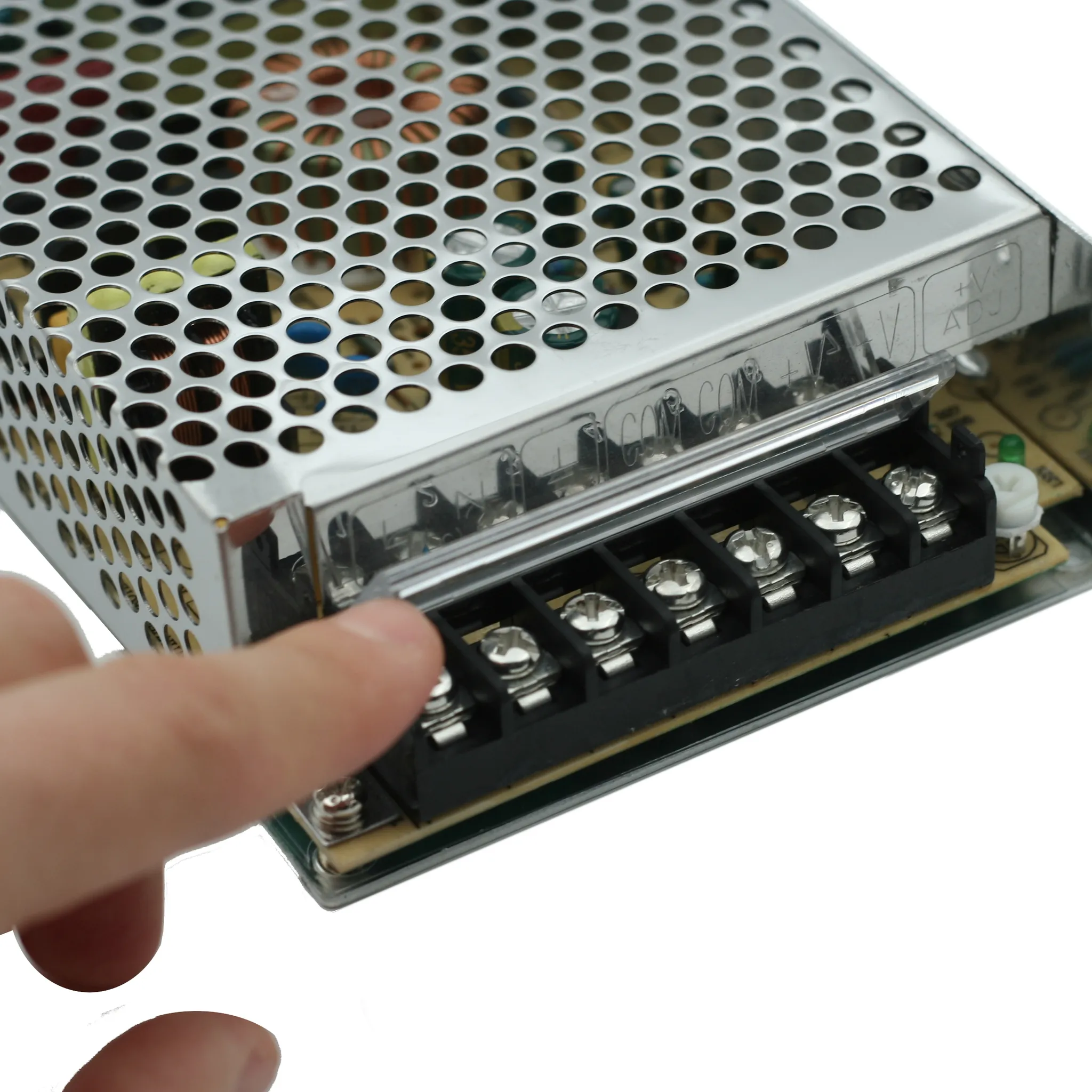 Источник питания INNOCONTвход: 220VAC, 1.3А, выход: 145W, 24VDC, 6A,-10 +50С, IP20, типы защиты: КЗ, перегрузка, перенапряжение SB-P-145-24